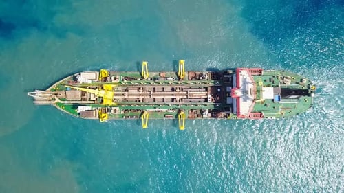 Trailing Suction Hopper-Dredger ship roaring across the sea