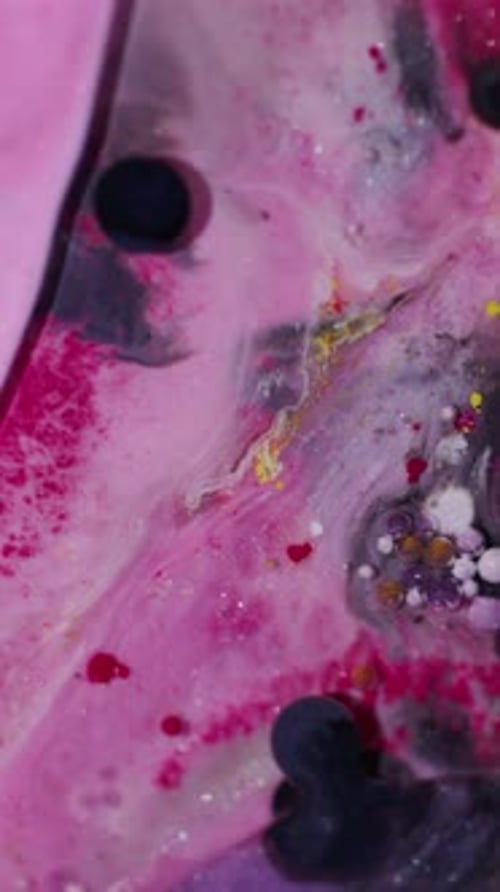 Bulles de déversement verticales, mélange d'huile, encre et paillettes