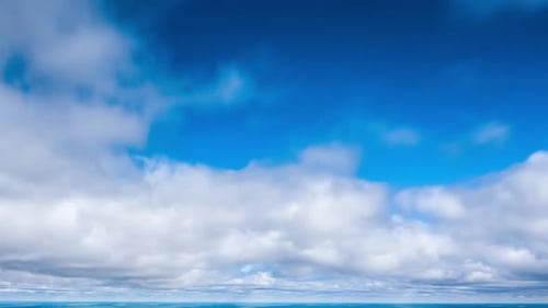 Timelapse des nuages. Timelapse des nuages estivaux qui se forment dans le
ciel