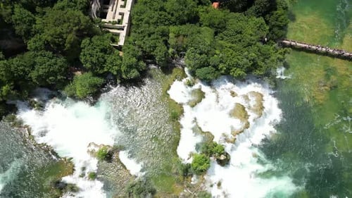Sobre las cascadas del Krka 4k