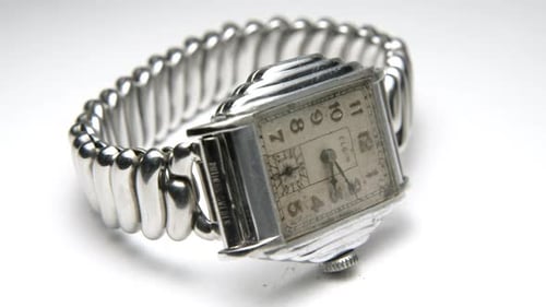 Montre-bracelet vintage chic, tic-tac, type Packshot