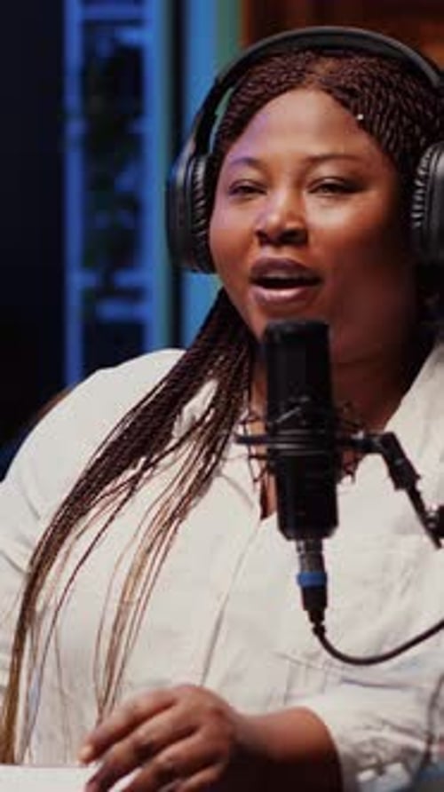 Vertical Video Entertaining Social Media Celebrity Filming Live Show From Her Home Studio Talking to
