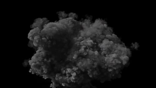 Massive Explosion aus nächster Nähe auf transparentem Hintergrund
