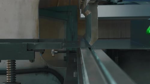The process of metal sheet bending on a CNC bending machine