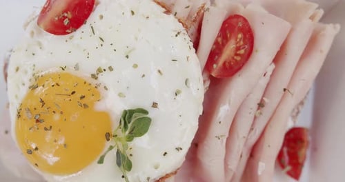 Breakfast Sandwich with Egg, Ham, and Tomato