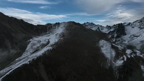montanhas nevadas frescas