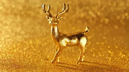 Ciervo dorado navideño sobre fondo dorado.