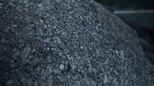 Movimiento suave de cámara con textura de piedra oscura