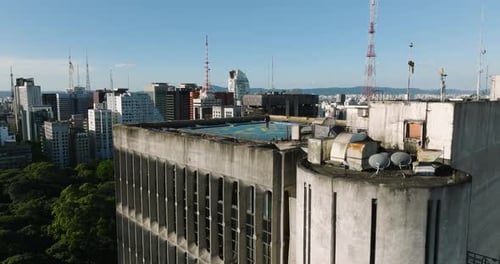 Vista aérea da Avenida Paulista e dos arranha-céus, Brasil.