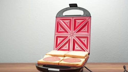 Sandwich Press with Bread and Circular Meat