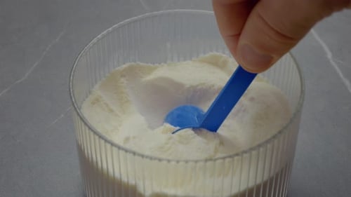 Storing milk powder in a container for easy access and freshness