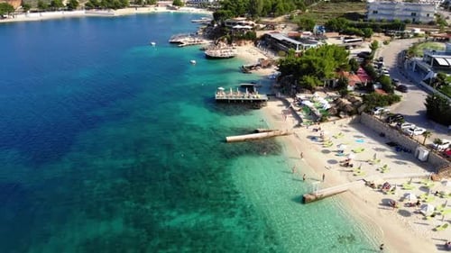 Aufnahmen von einem der wenigen Sandstrände in Albanien