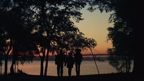 Silueta de Sunset Family Walk, vínculo emocional