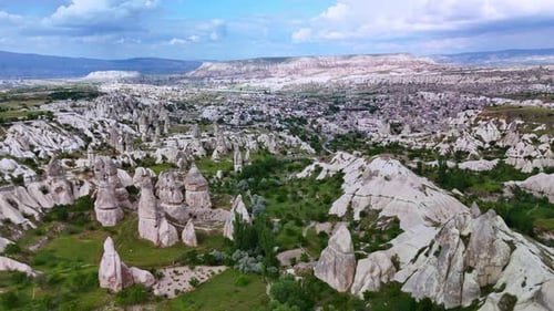 Explore the Stunning Landscapes and Unique Rock Formations of Cappadocia, Turkey