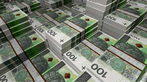 Paquets de 100 zlotys polonais survolant une pile d'argent en PLN