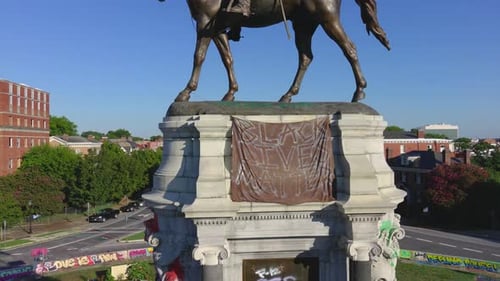 Drone shot of the Robert E. Lee Statue in Richmond Virginia on Monument ave. The statue has differen