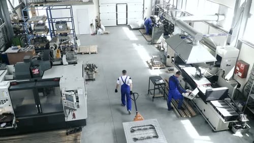 Nowosibirsk, Russland - 9. Juni 2016: Prozess der Metallbearbeitung und des Maschinenbaus