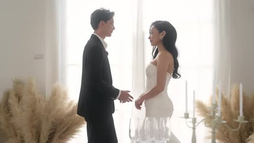 Paar Braut und Bräutigam genießen romantische Momente bei der Hochzeitszeremonie