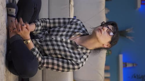 Vertical video of The woman who doesn't feel well.
