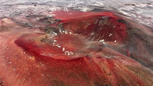 Erloschener roter Vulkan Ungewöhnliches Naturwunder in Island Spuren geothermischer Aktivität auf der Erde Epic
