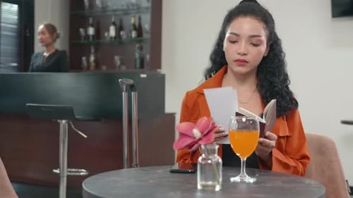 beautiful businesswoman with luggage sitting on lounge play smartphone while waiting for boarding