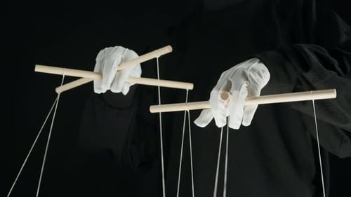 The Puppeteer Controls the Puppets in the Theater Managing People at Work in Politics and Government