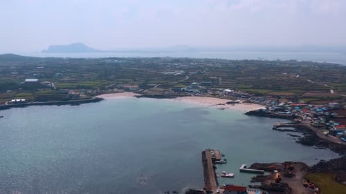 Vista aérea da Ilha Udo na costa de Jeju, Coreia do Sul