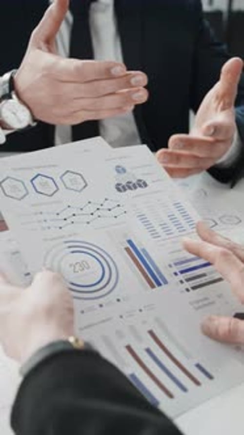 Geschäftspartner analysieren aktiv Projektdokumente