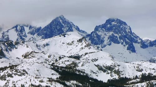 Minaretes, cordillera, picos imponentes y dentados, punto de vista, paisaje panorámico, esquí de Mammoth Mountain, r