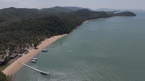 Vista aérea con un Zumbido del Palm Beach Club en Tailandia