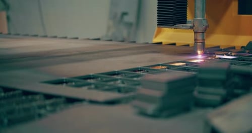 Plasma Laser Cutting Metal Sheet with Sparks High Temperature