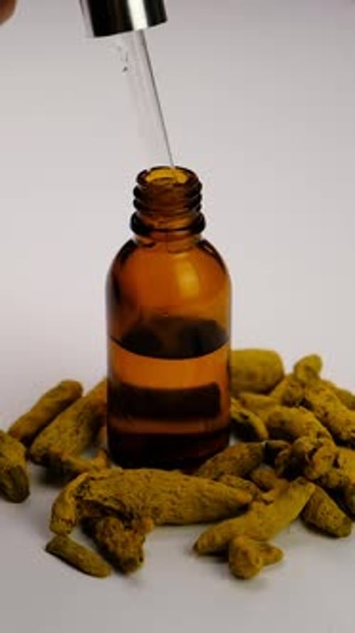 Raiz de cúrcuma para suplementos e óleos essenciais Foco seletivo