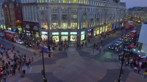 Lapso de tempo da junção do circo de Oxford com a Regent Street com o trânsito na hora do rush