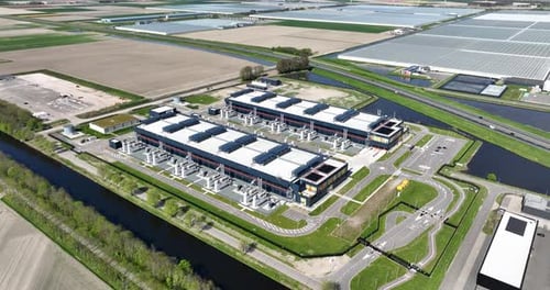 Centro de computación, servicio en la nube, computación cuántica, espacio de servidores, Middenmeer, Países Bajos.