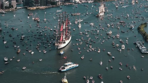 A crowd of small boats swarms the Peruvian flagship in a circle of awe