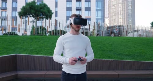 Vr Businessman High Buildings