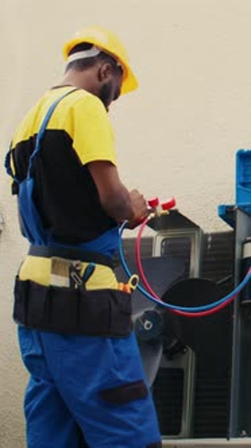 Vertical Video Serviceman kalibriert Barometermessgeräte