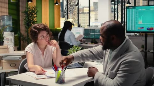 HR Professional and Job Seeker Engaging in a Career Advisory Session