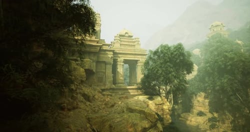Ancien temple niché dans des montagnes brumeuses entouré d'une végétation luxuriante