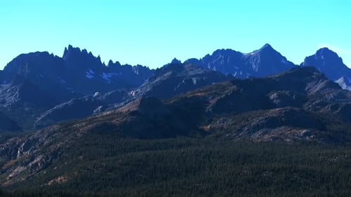 Mammoth Mountain Minarets Summit Vista Pics déchiquetés Ritter Range, bannière Banner Peak, chaîne de montagnes blanches