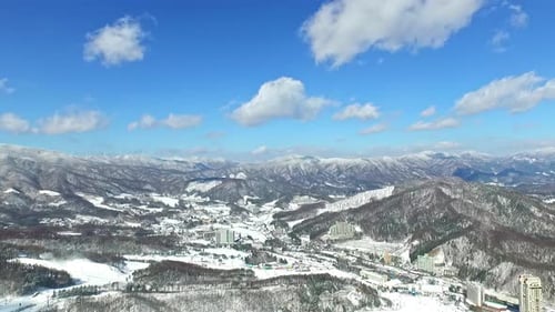 Vila da estação de esqui de Pyeongchang ou Phoenix Snow Park na Coreia do Sul - vista aérea