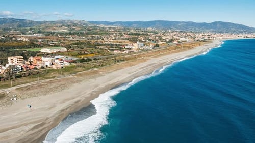 The Coastline of Italy with Time Flying
