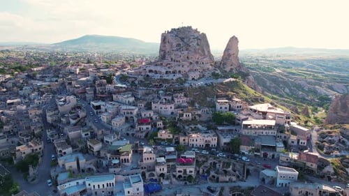 Türkei, Kappadokien, Luftaufnahme der Landschaft von Göreme. Hintergrund des Schlosses Göreme