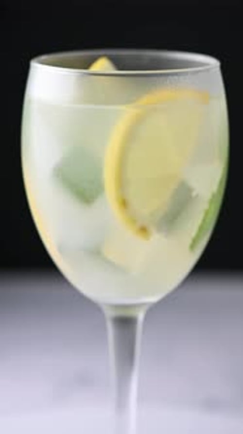 Hugo Spritz Cocktail im Glas