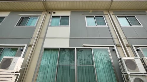 Design de exterior de casa modular cinza e marrom, Day