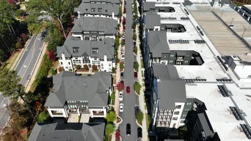 Modernes neues Wohnhaus und Wohnungsbau in den USA. Amerikanische StadtantenNE V
