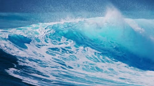 Winken. Kraftvolle Wellen am Surfspot Sultans auf den
Malediven