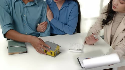 Business seller explain and calculate to wife and husband who buying real estate house properties.