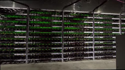 Großes kabelgebundenes Internet-Rechenzentrum zur Speicherung von Kryptowährung Mining-Ausrüstung auf großen Farmen ASIC-Miner auf