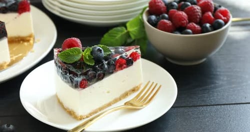 Delicious Berry Cheesecake with Fresh Fruit Toppings